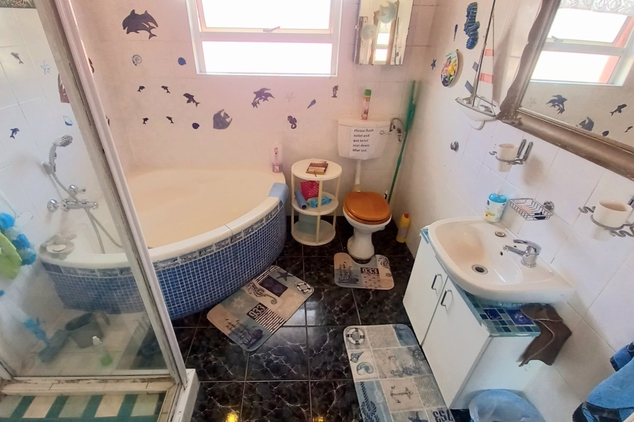 6 Bedroom Property for Sale in Maitland Western Cape